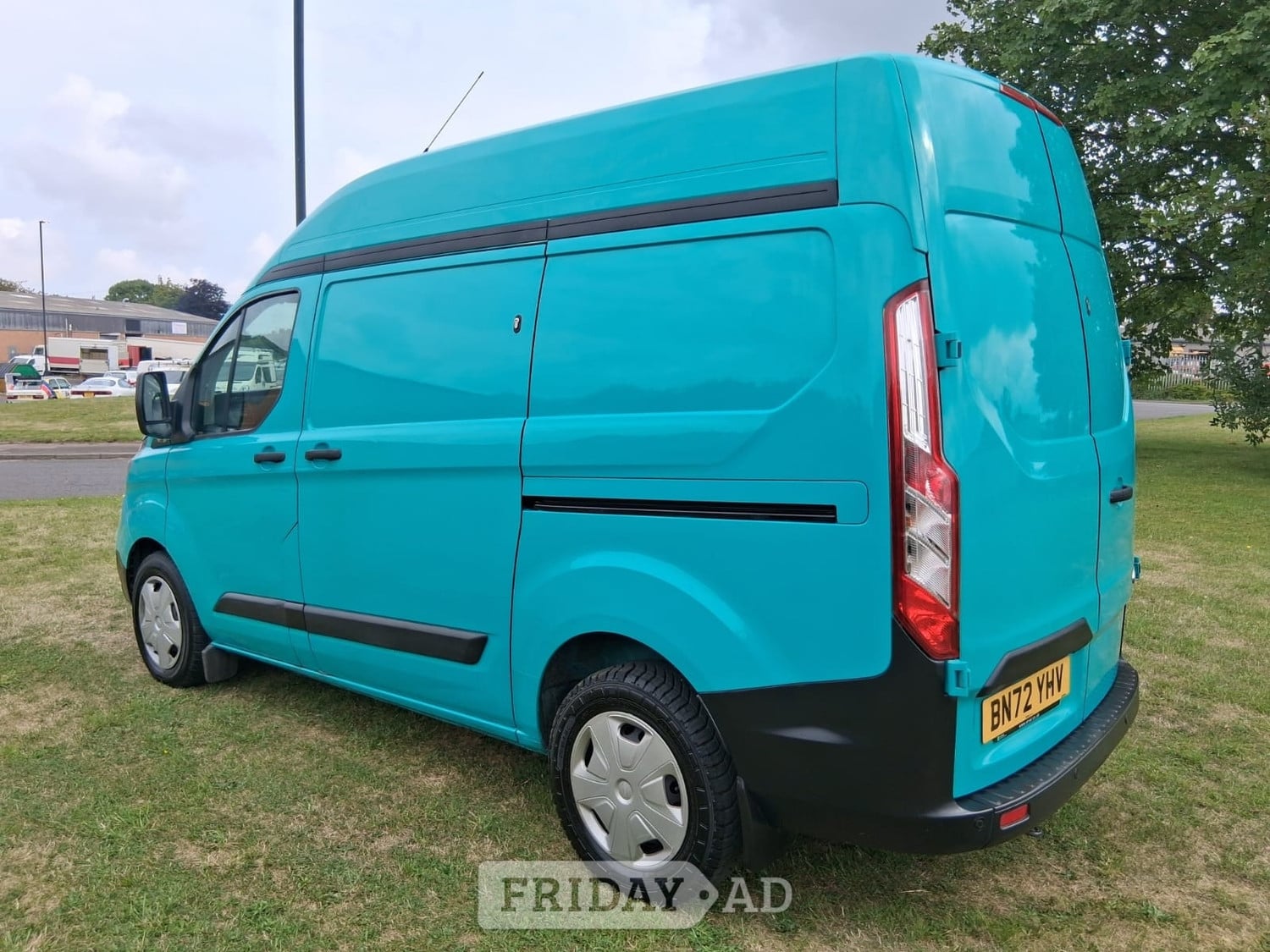 [ berth ]Ford Transit Custom
