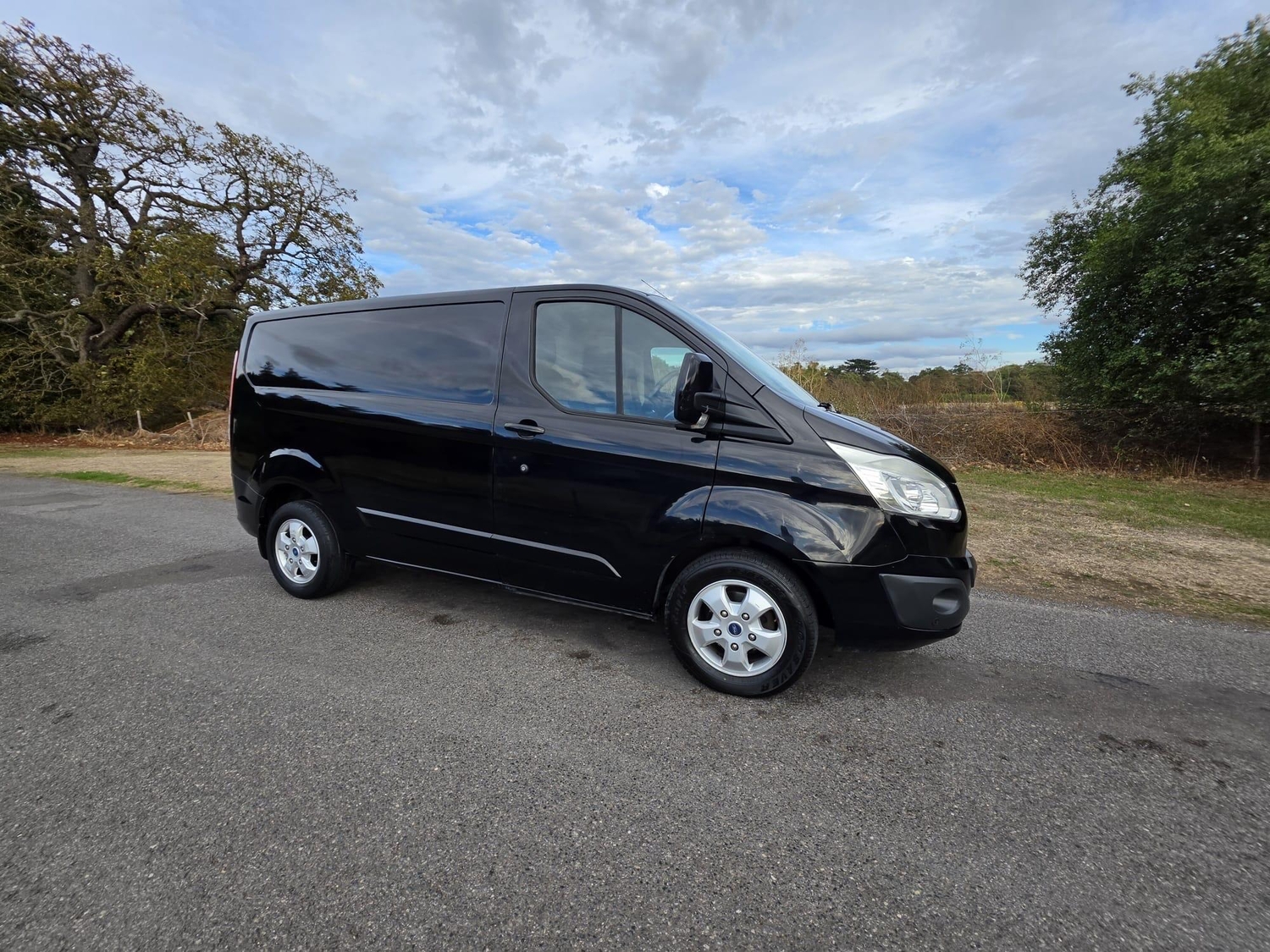 [ berth ]Ford Transit Custom
