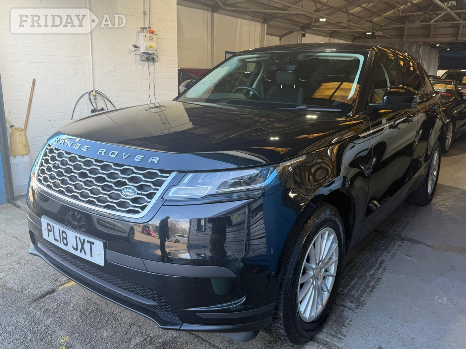 [ berth ]Land Rover Range Rover Velar