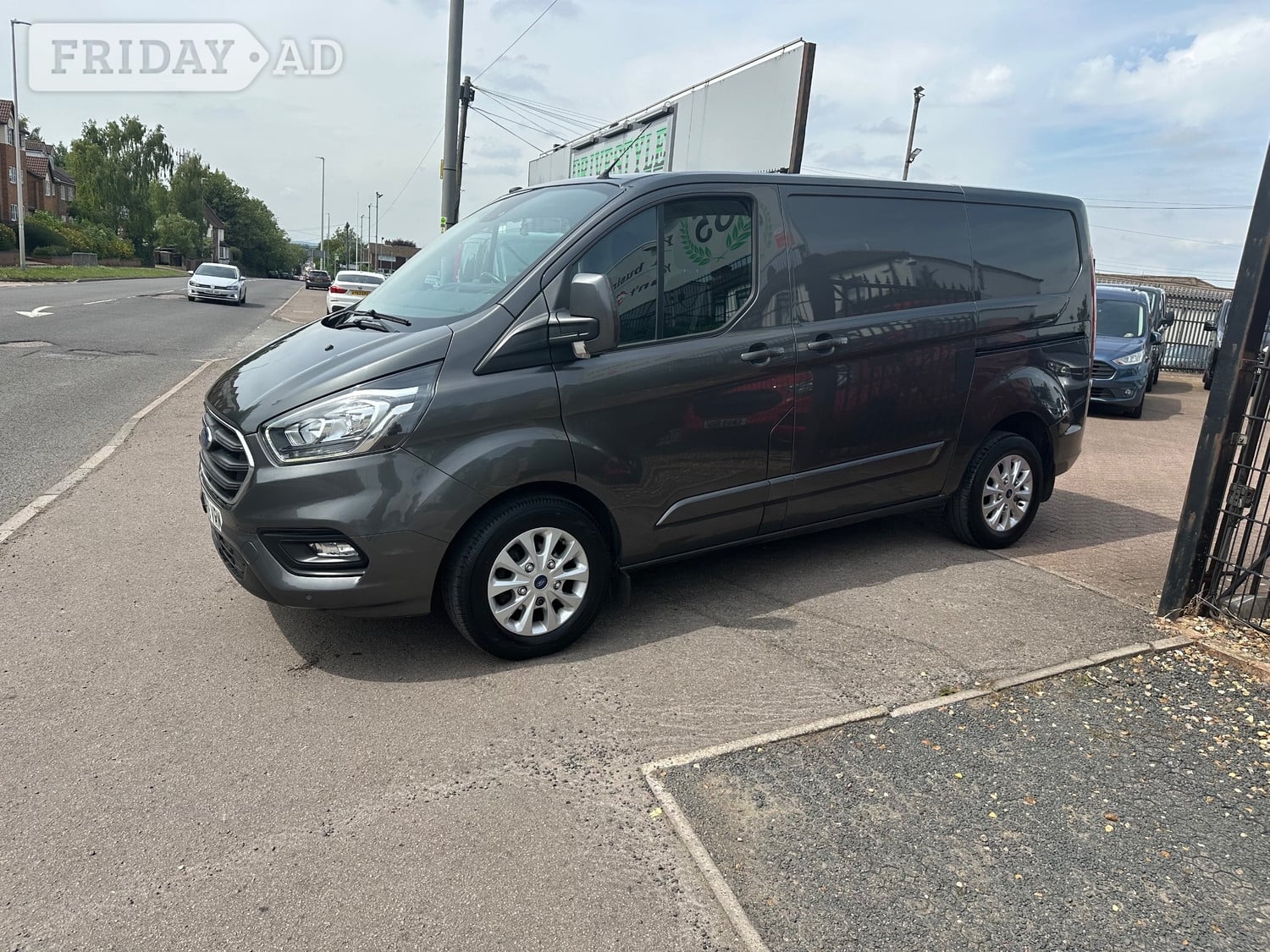 [ berth ]Ford Transit Custom