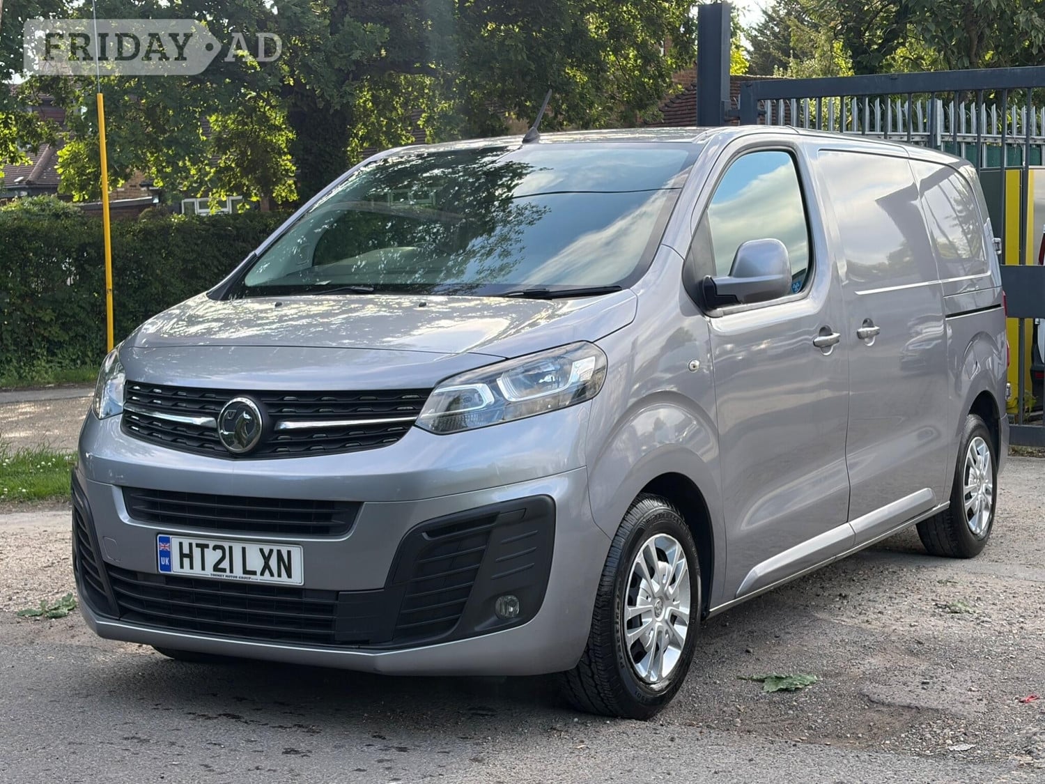 [ berth ]Vauxhall Vivaro