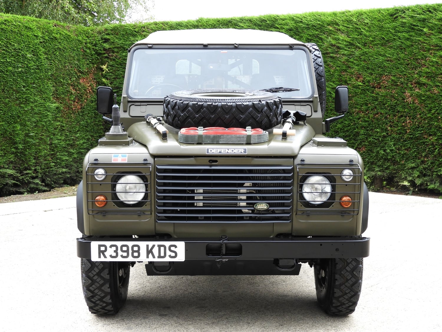 [ berth ]Land Rover Defender 90