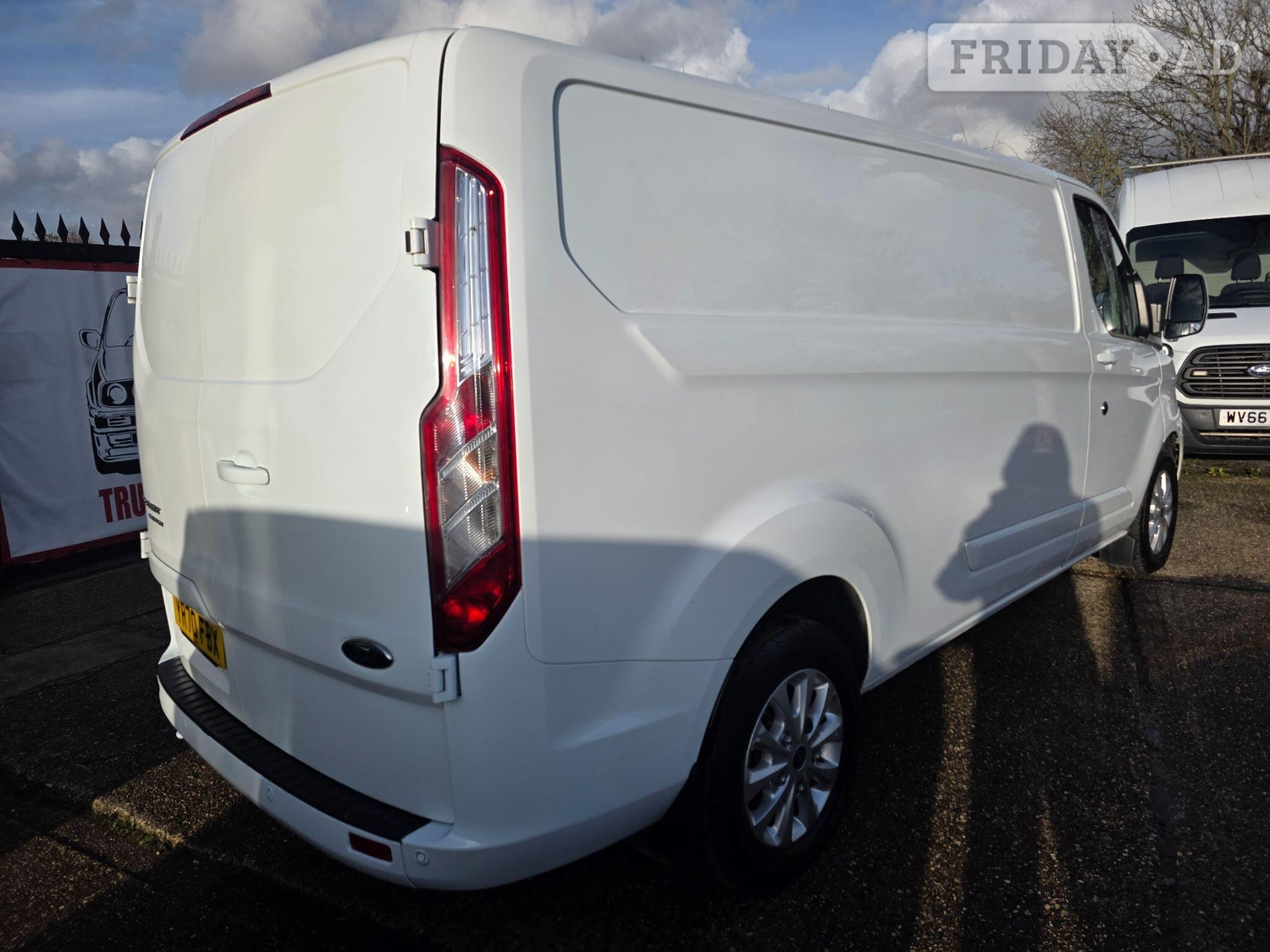 [ berth ]Ford Transit Custom