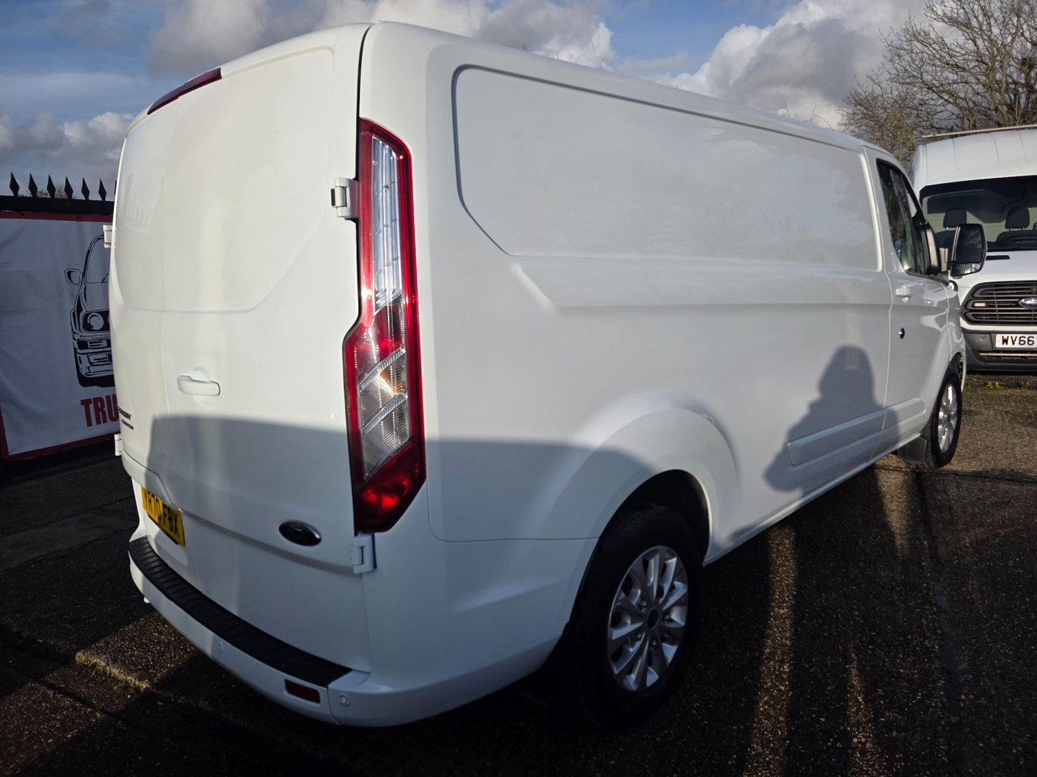 [ berth ]Ford Transit Custom