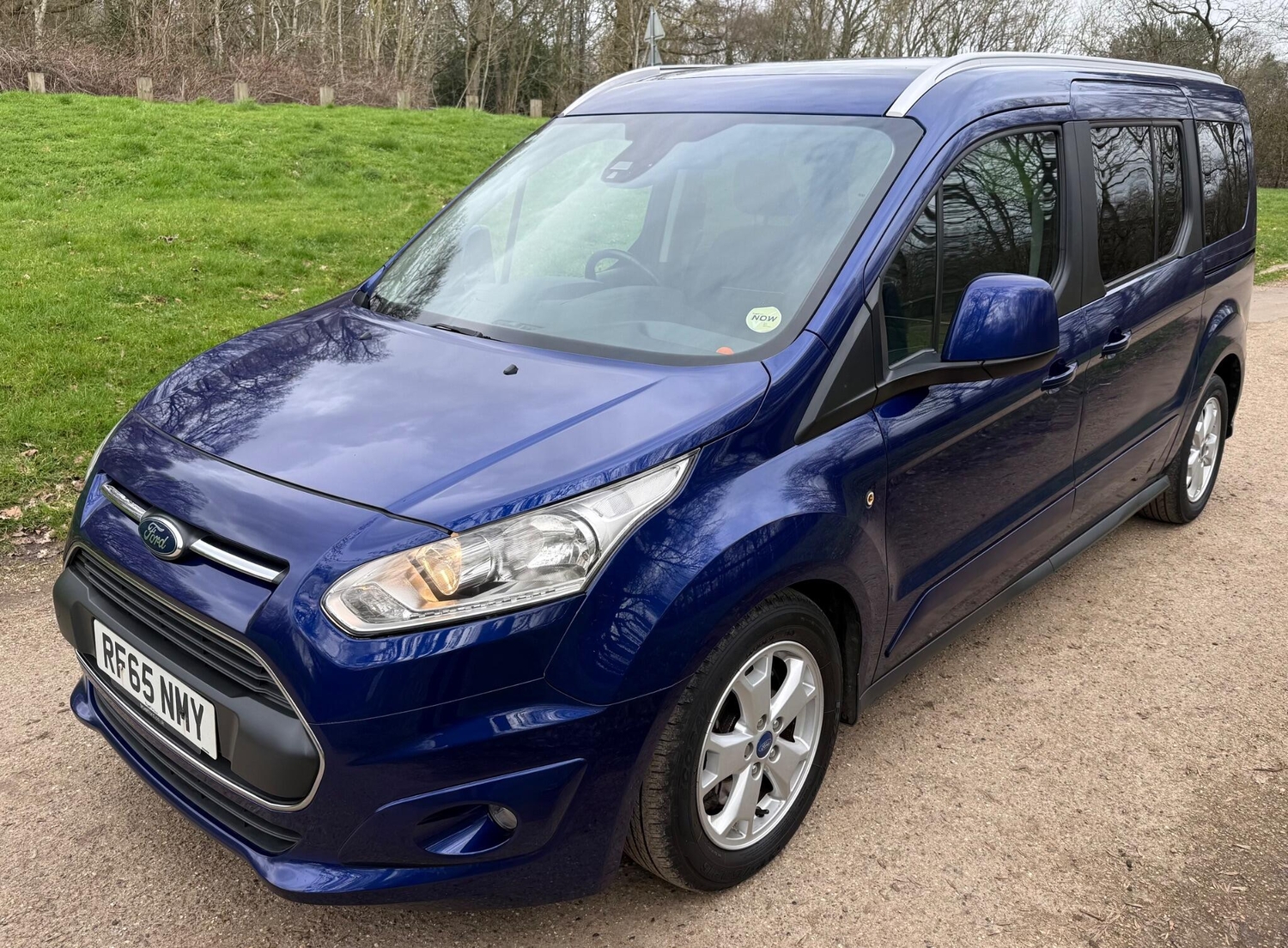 [ berth ]Ford Grand Tourneo Connect