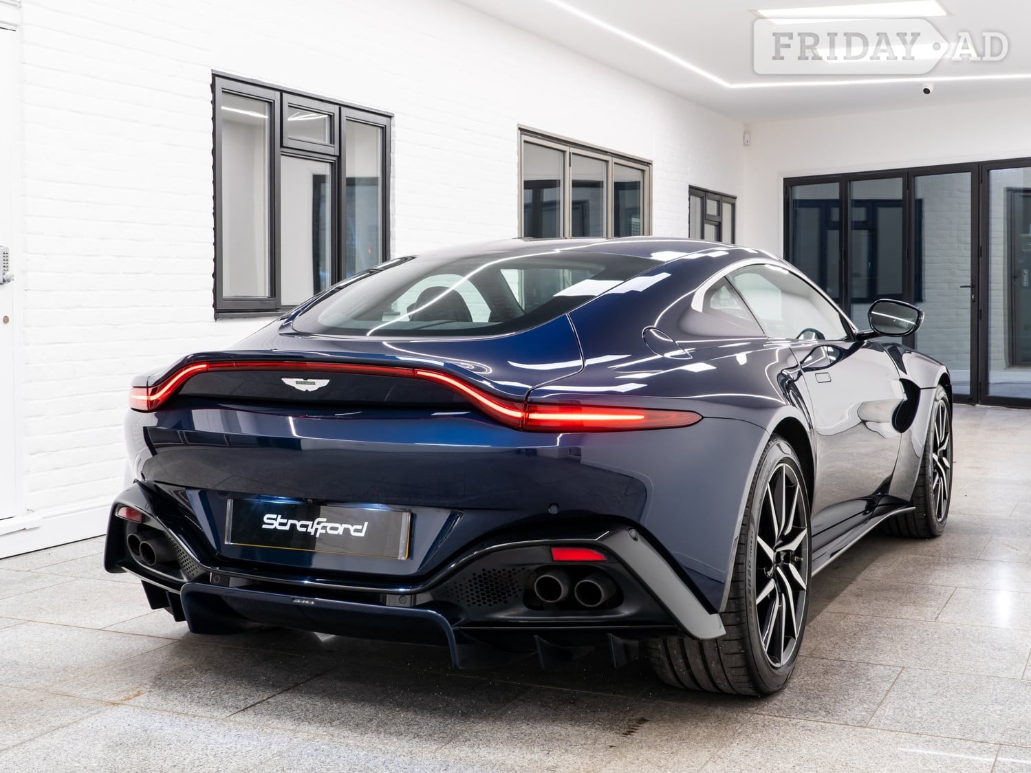 [ berth ]Aston Martin Vantage