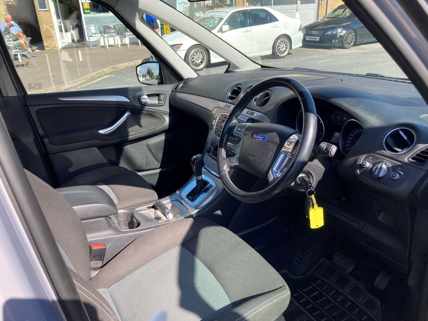 Ford Galaxy 2011 - Cars