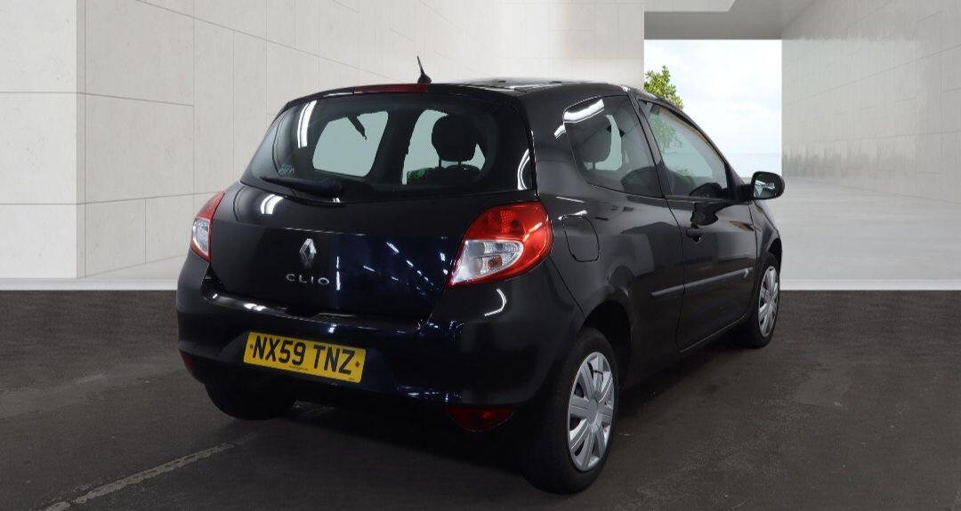 Renault Clio 2009 - Cars in Crawley