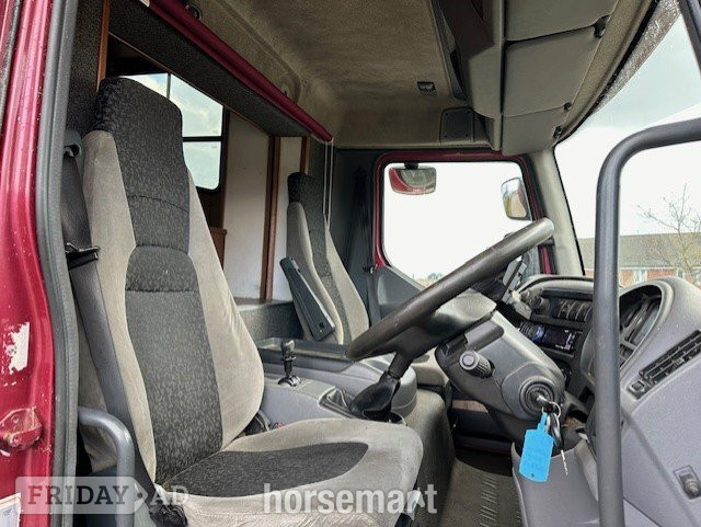 [ berth ]JM Horseboxes 