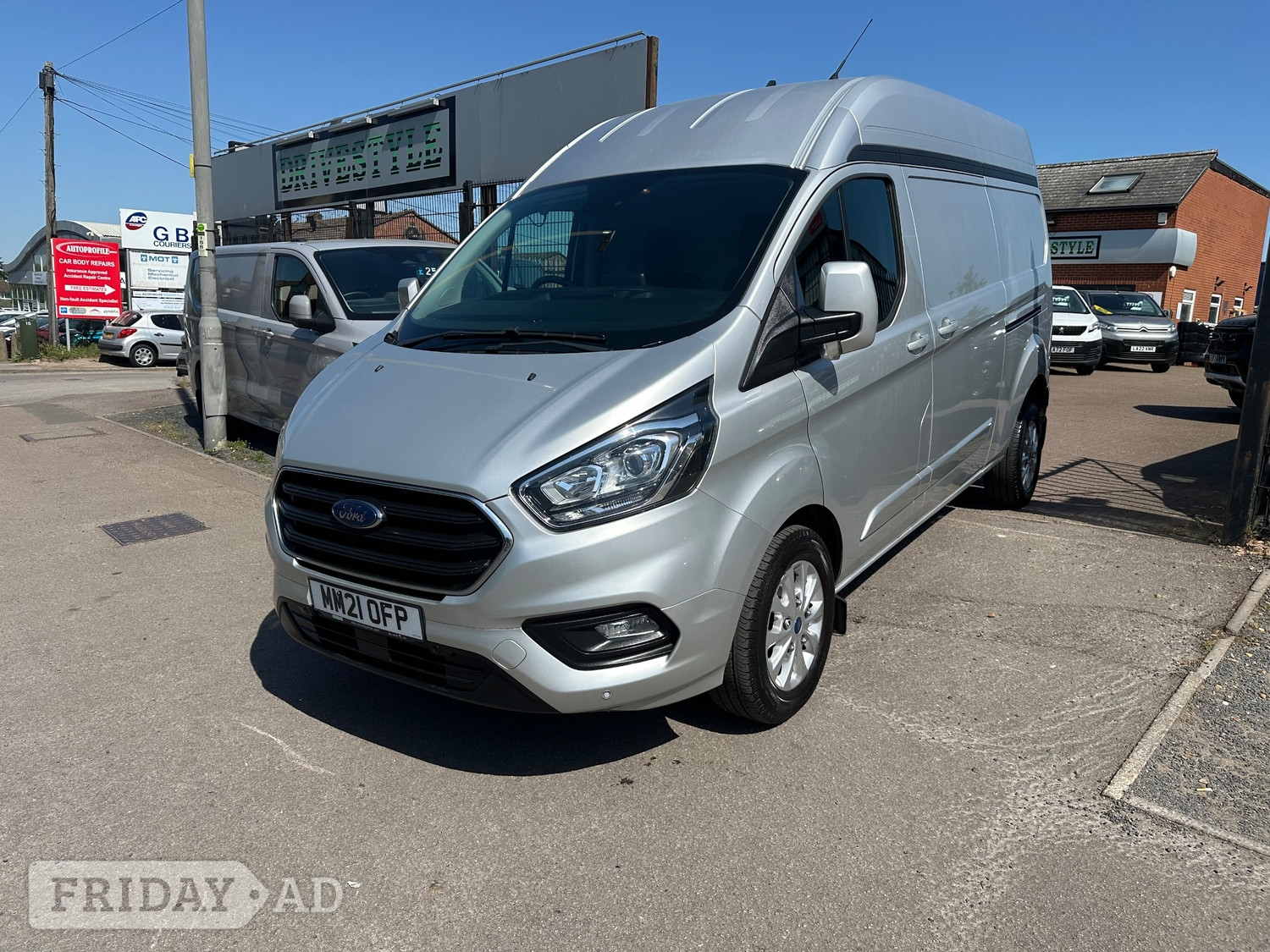 [ berth ]Ford Transit Custom
