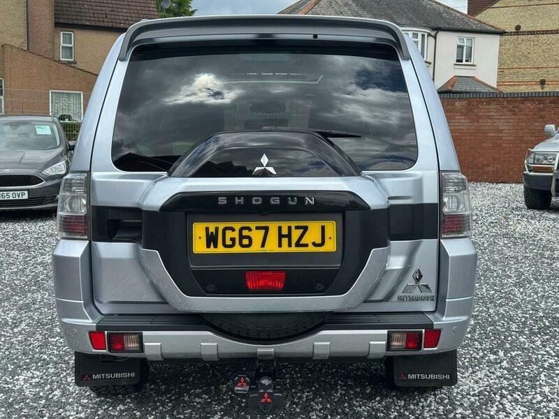 Mitsubishi Shogun 2017 - Cars