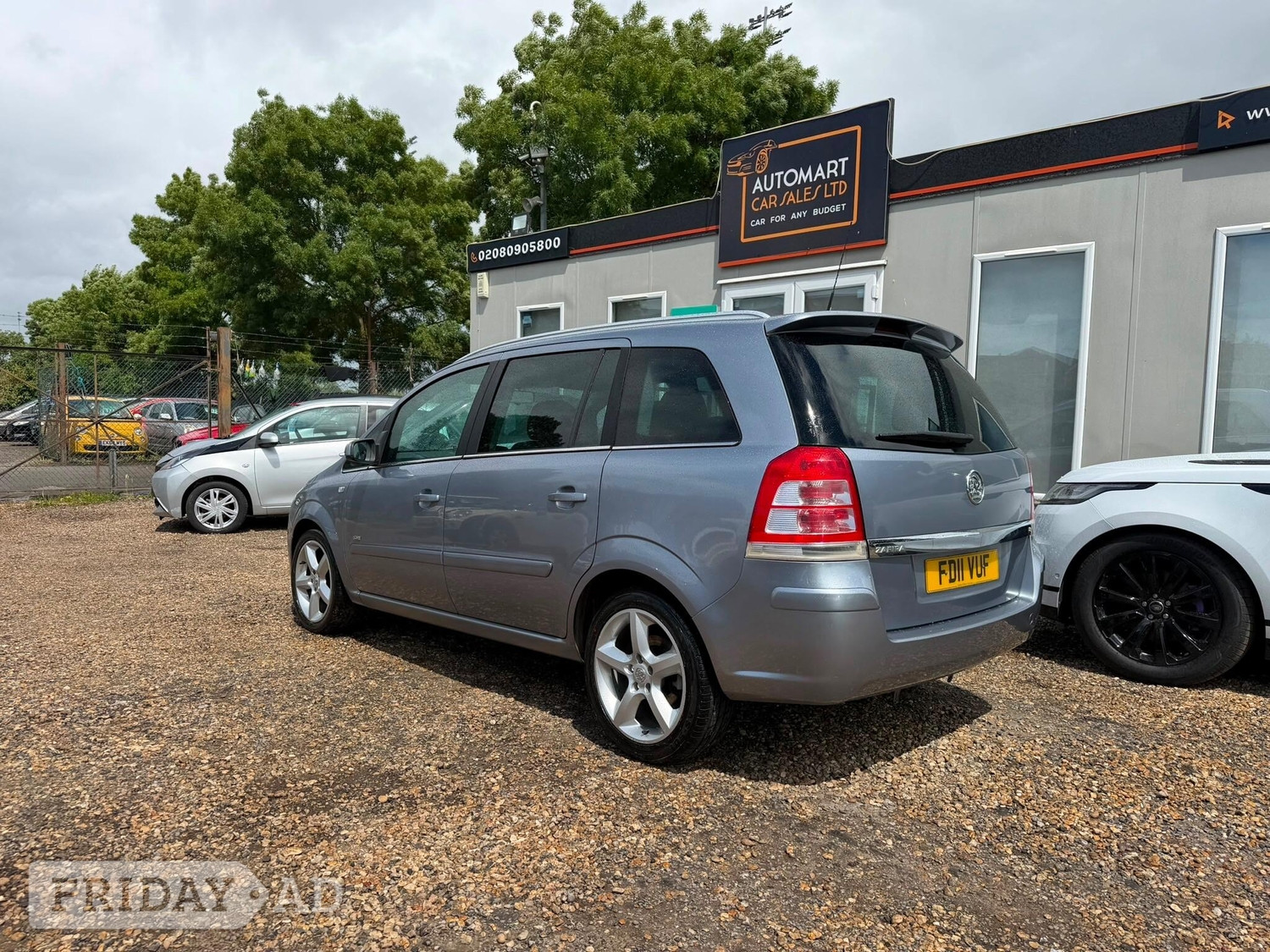 Vauxhall Zafira 2011 - Cars in Sunbury-On-Thames