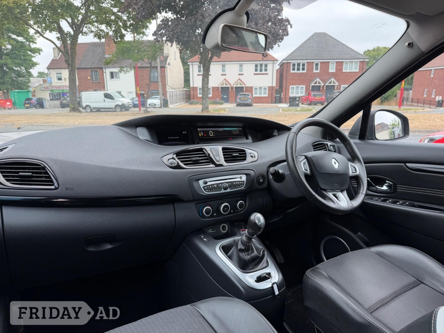 Renault Scenic 2012 - Cars