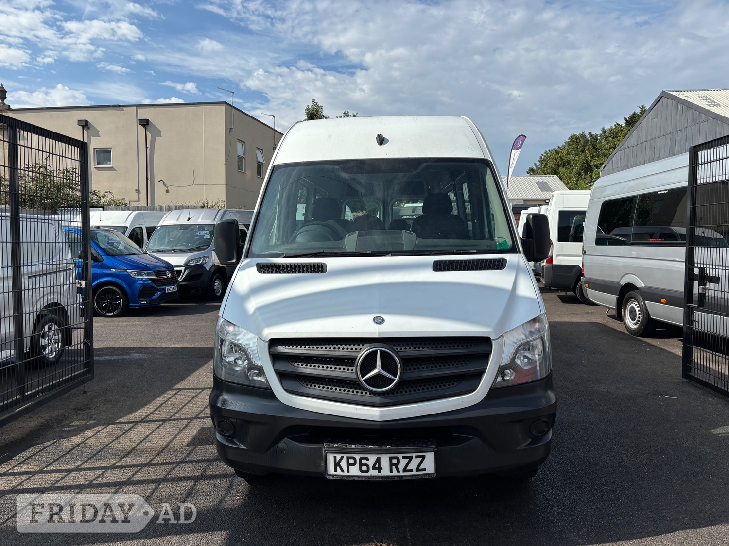 [ berth ]Mercedes-Benz Traveliner