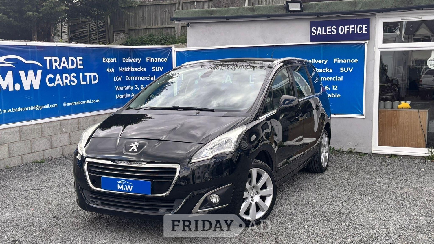 Peugeot 5008 2015 in Dudley