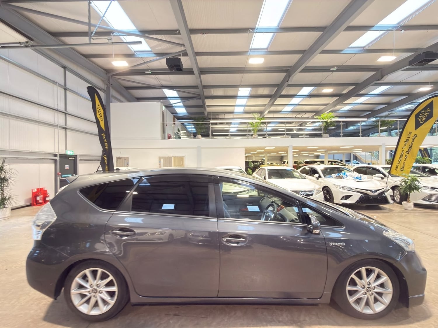 Toyota 7 Seat Prius Reading