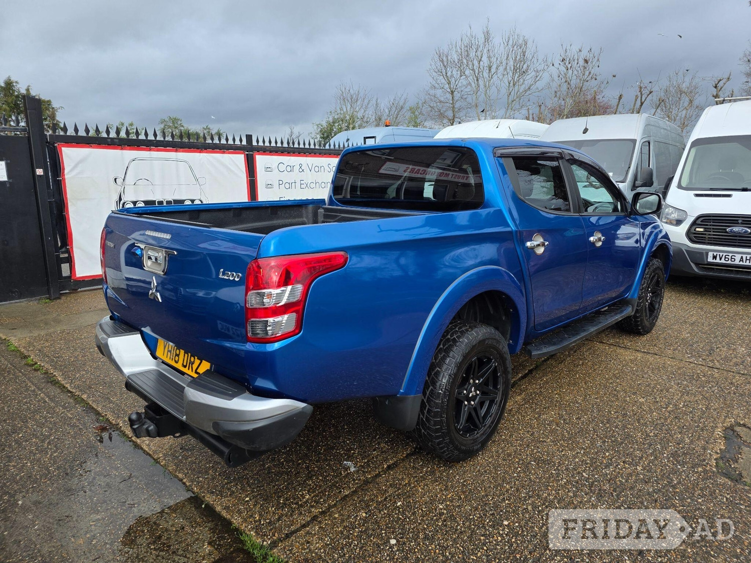 [ berth ]Mitsubishi L200