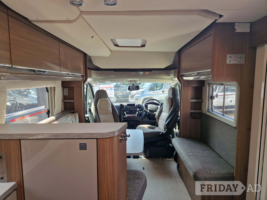 [2 berth ]Burstner Ixeo I 680 G