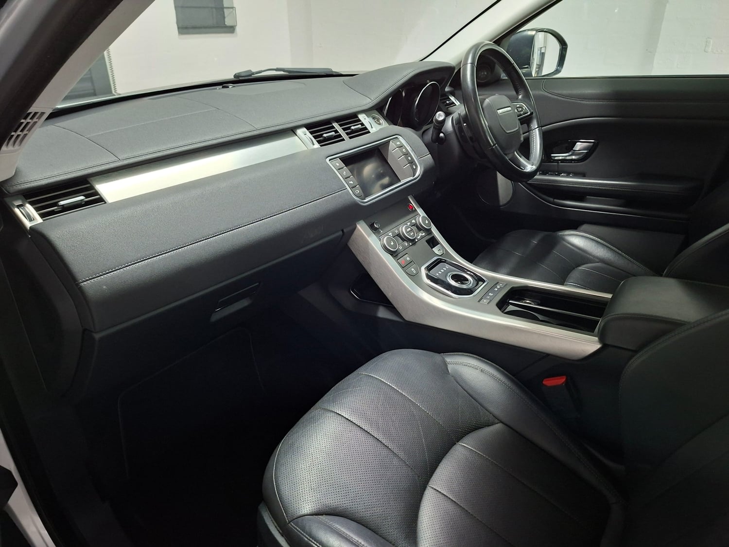[ berth ]Land Rover Range Rover Evoque
