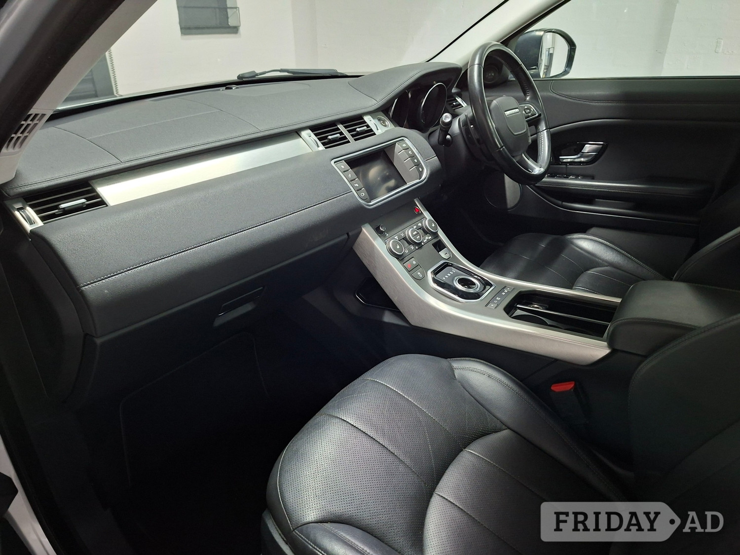 [ berth ]Land Rover Range Rover Evoque