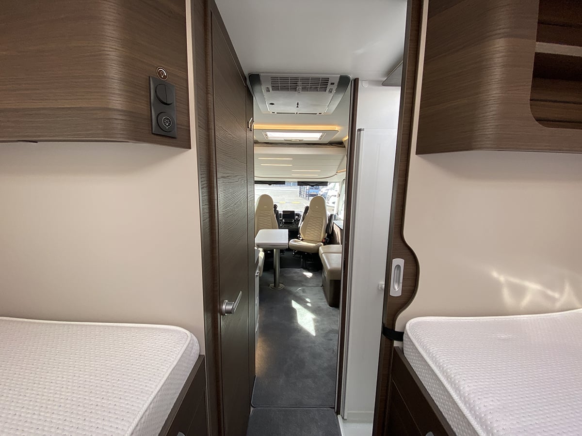 [4 berth ]Adria Sonic Supreme 700 DL