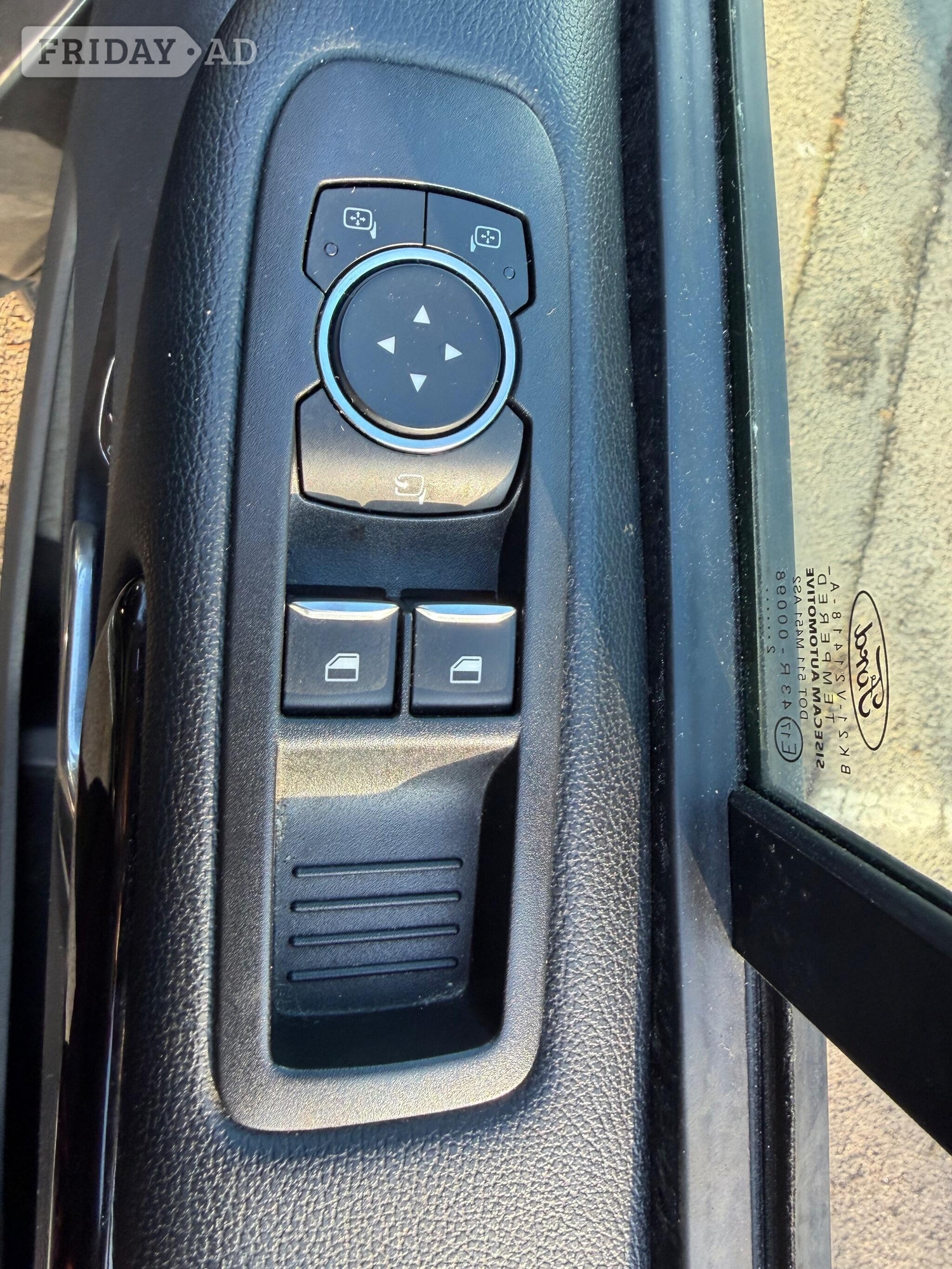 Ford Tourneo Custom 2023 - Vans & Commercial Vehicles