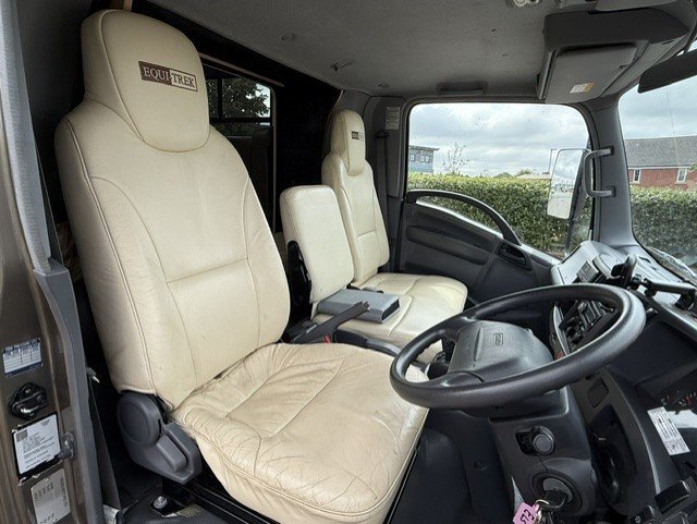 Equi-Trek Endeavour Elite Isuzu N75 190 Automatic Horsebox - Trailers & Horseboxes