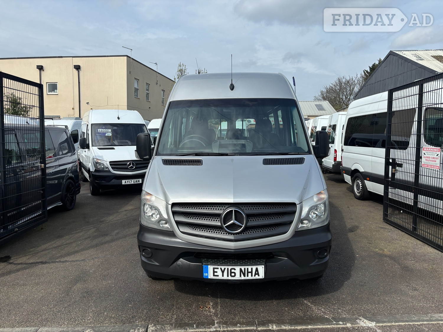 [ berth ]Mercedes-Benz Traveliner