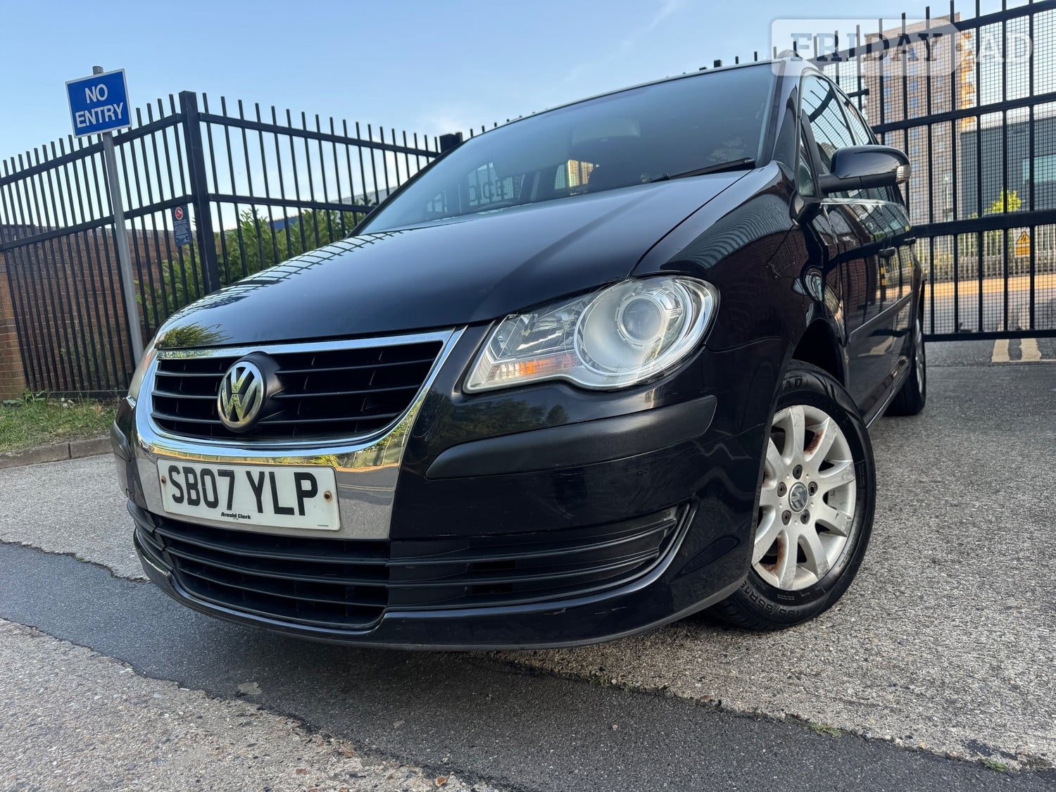 Volkswagen Touran 2007 in Harrow