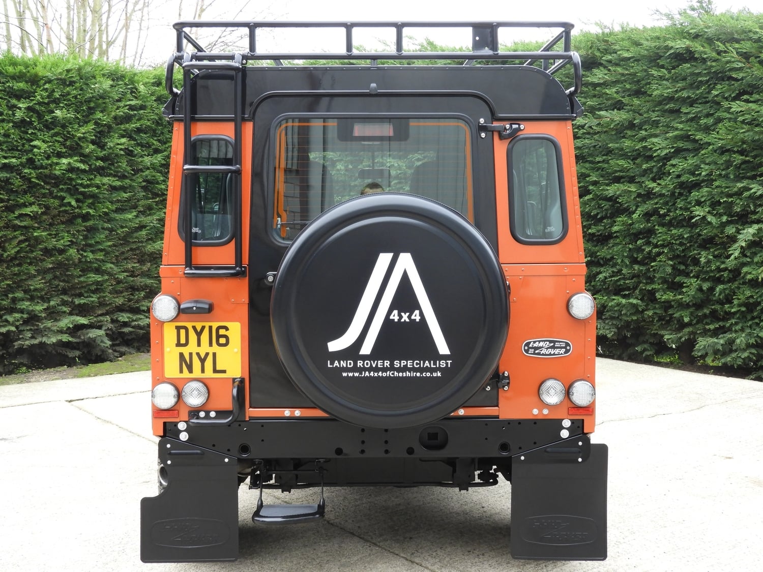 Land Rover Defender 90 2016 - Cars in Congleton