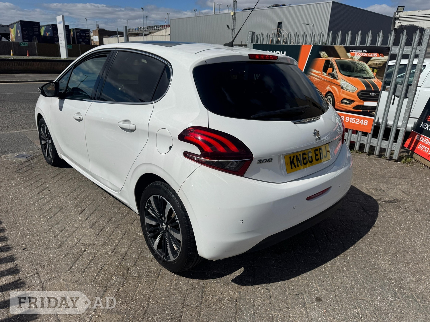 [ berth ]Peugeot 208