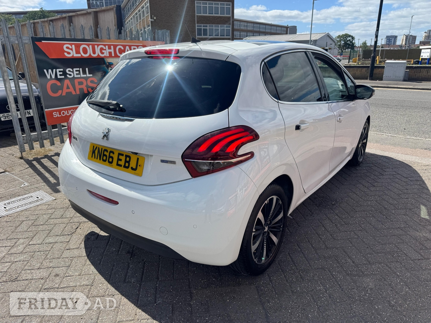 Peugeot 208 2016 - Cars in Slough