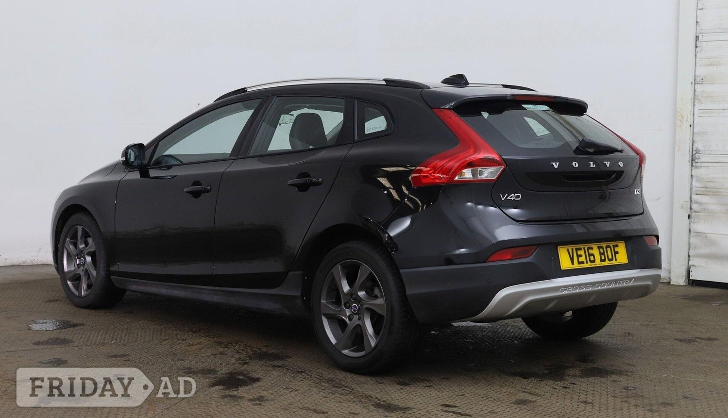 Volvo V40 Cross Country 2016 - Cars in Shotts