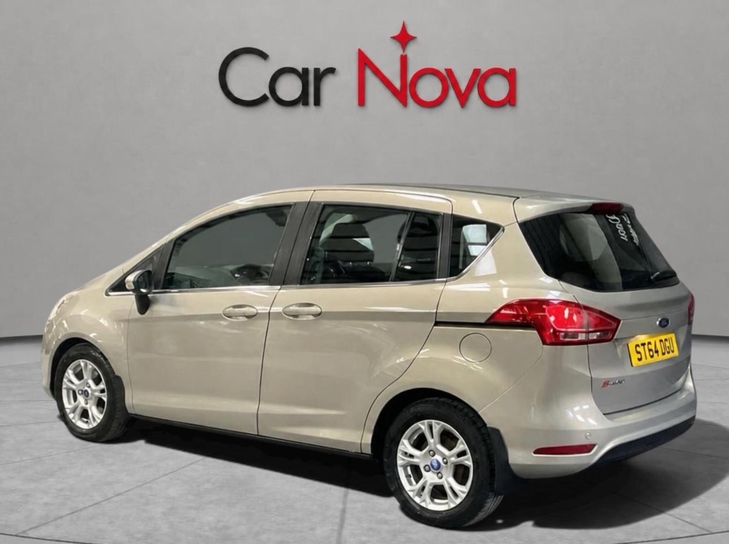 Ford B-MAX 2015 - Cars in Staines