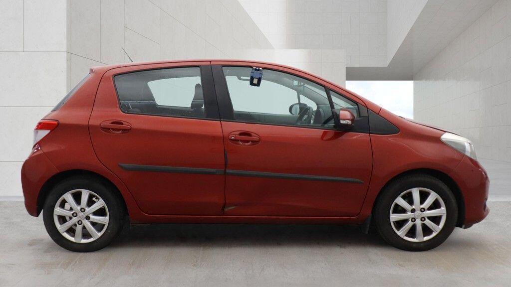 Toyota Yaris 2013 - Cars