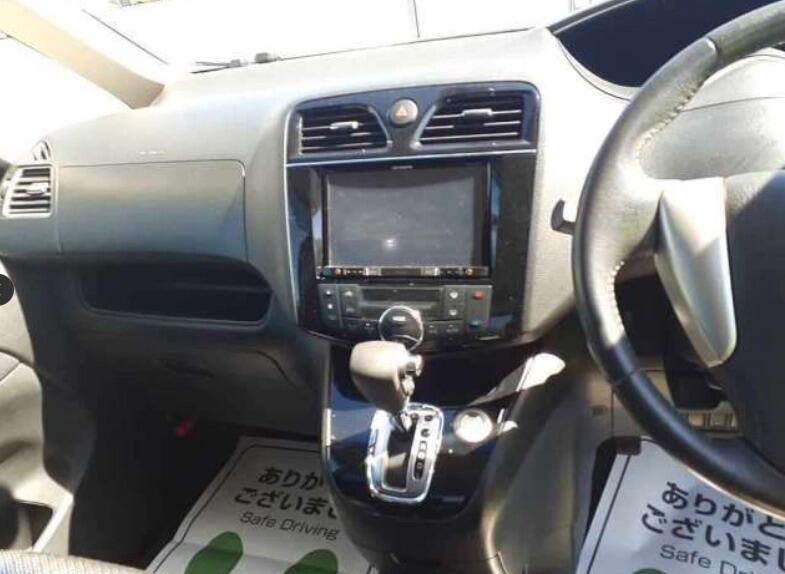 Nissan Serena 2000 - Cars