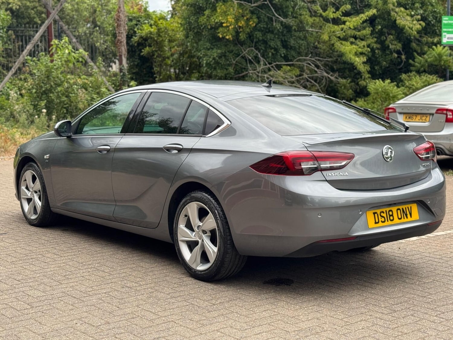 Vauxhall Insignia 2018 - Cars in Hillingdon