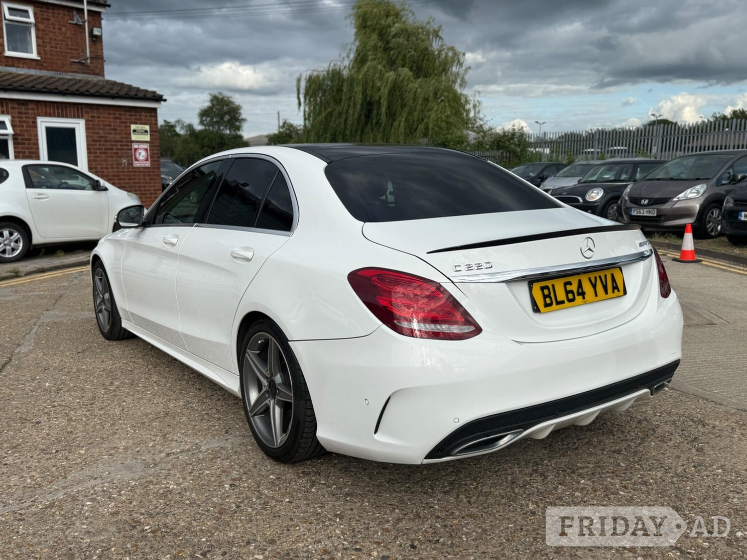 Mercedes-Benz C Class 2015 - Cars in Leighton Buzzard
