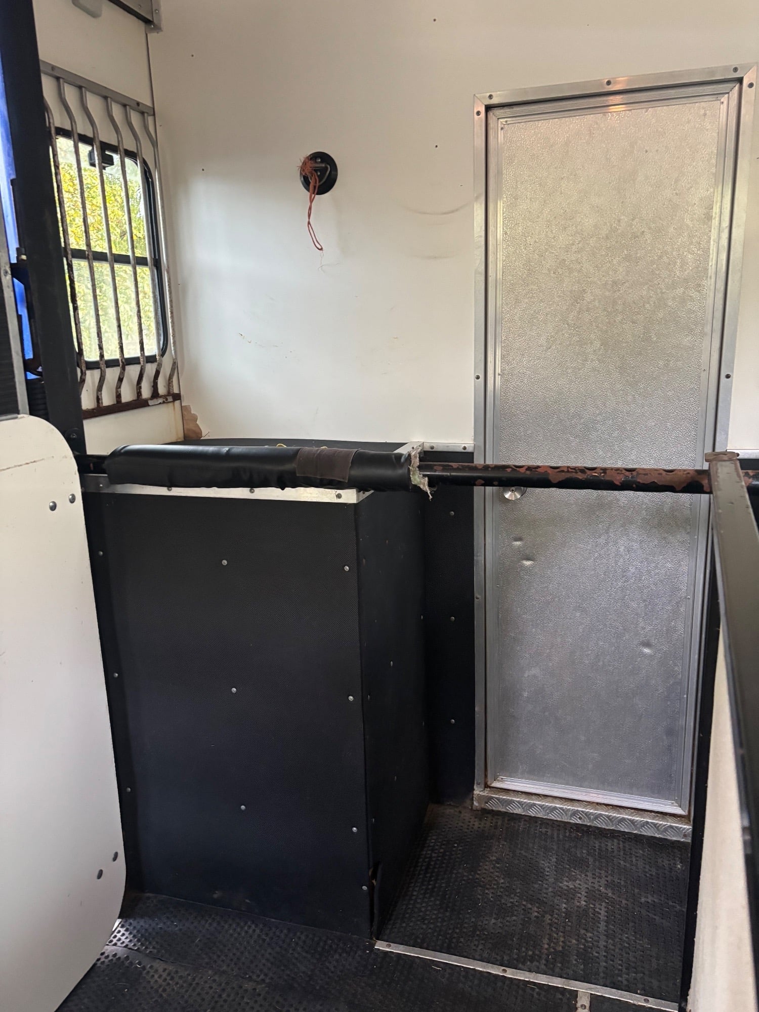 LM Horseboxes 2010 Iveco Daily Model 59 CE180 4 x 2 Iveco Daily Horsebox - Trailers & Horseboxes in Bridgend