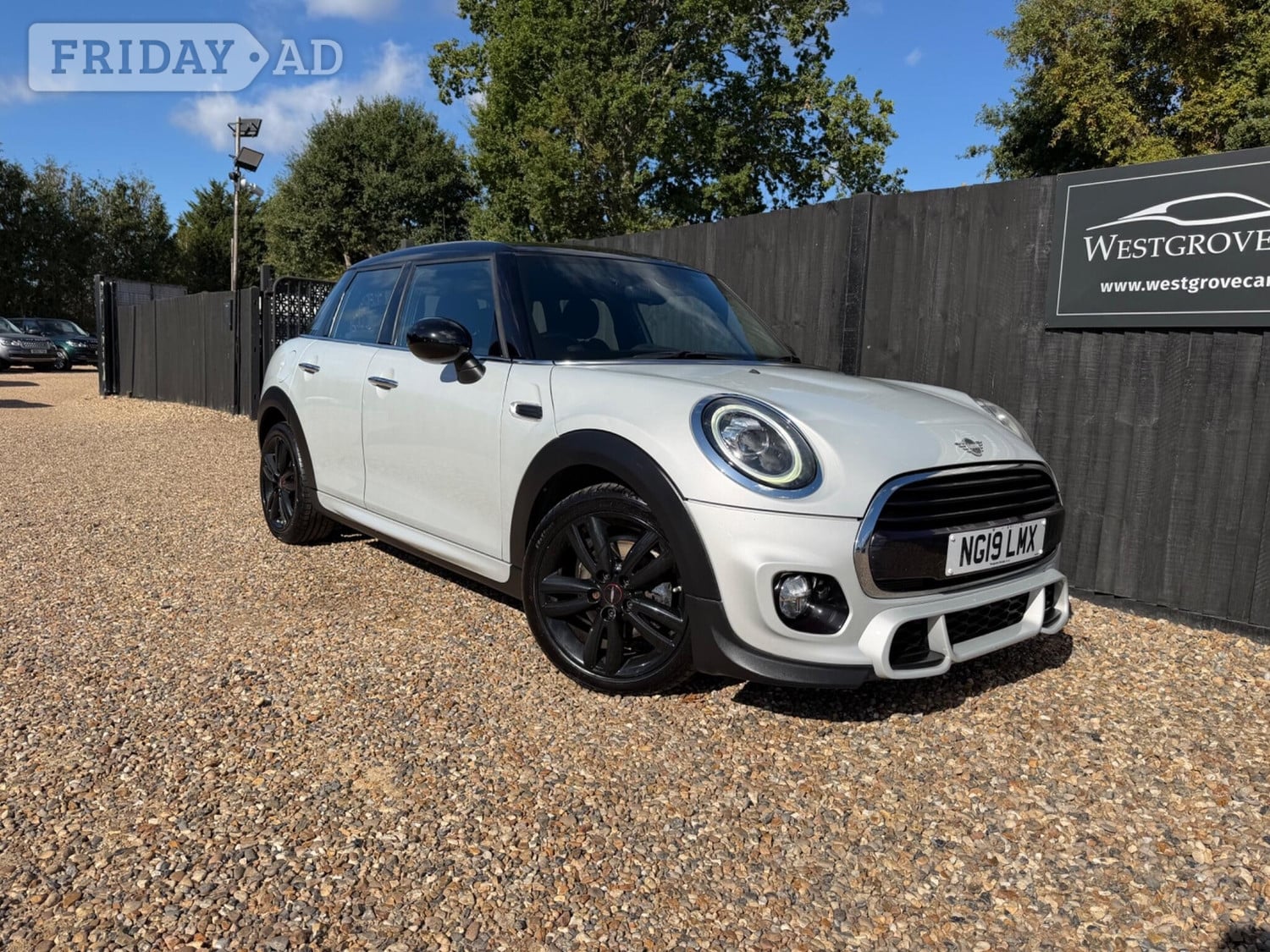 Mini Hatch 2019 in Addlestone