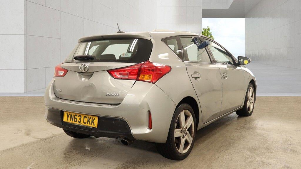 Toyota Auris 2013 - Cars in Uxbridge