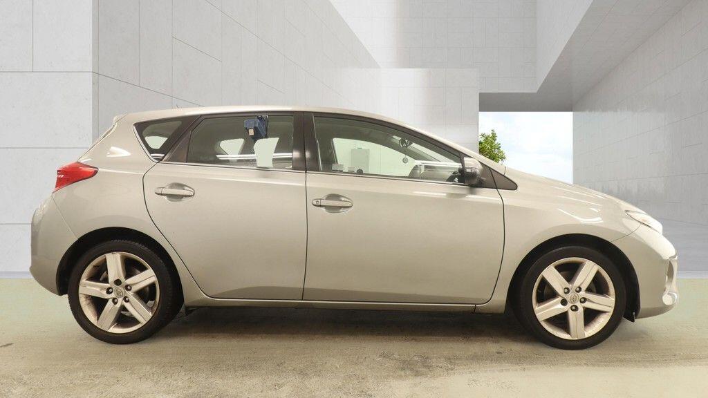 Toyota Auris 2013 - Cars