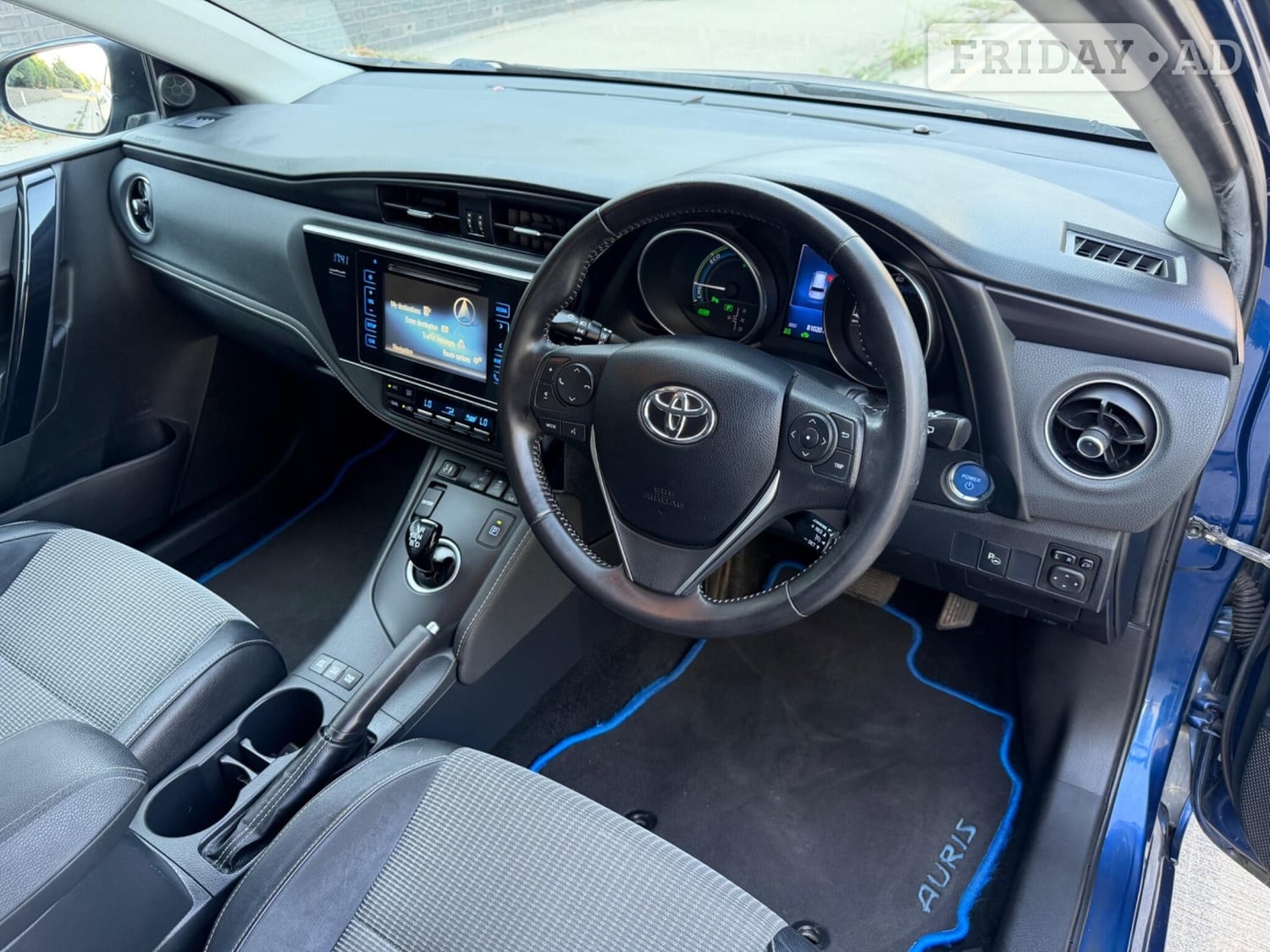 Toyota Auris 2015 - Cars in Havering