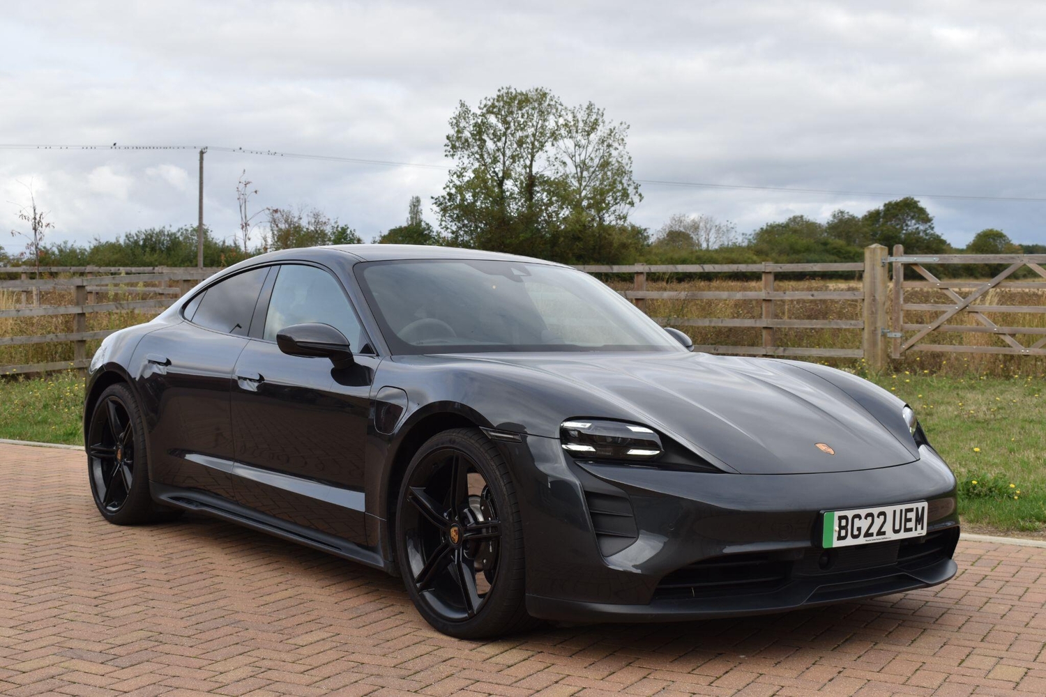 Porsche Taycan Ely