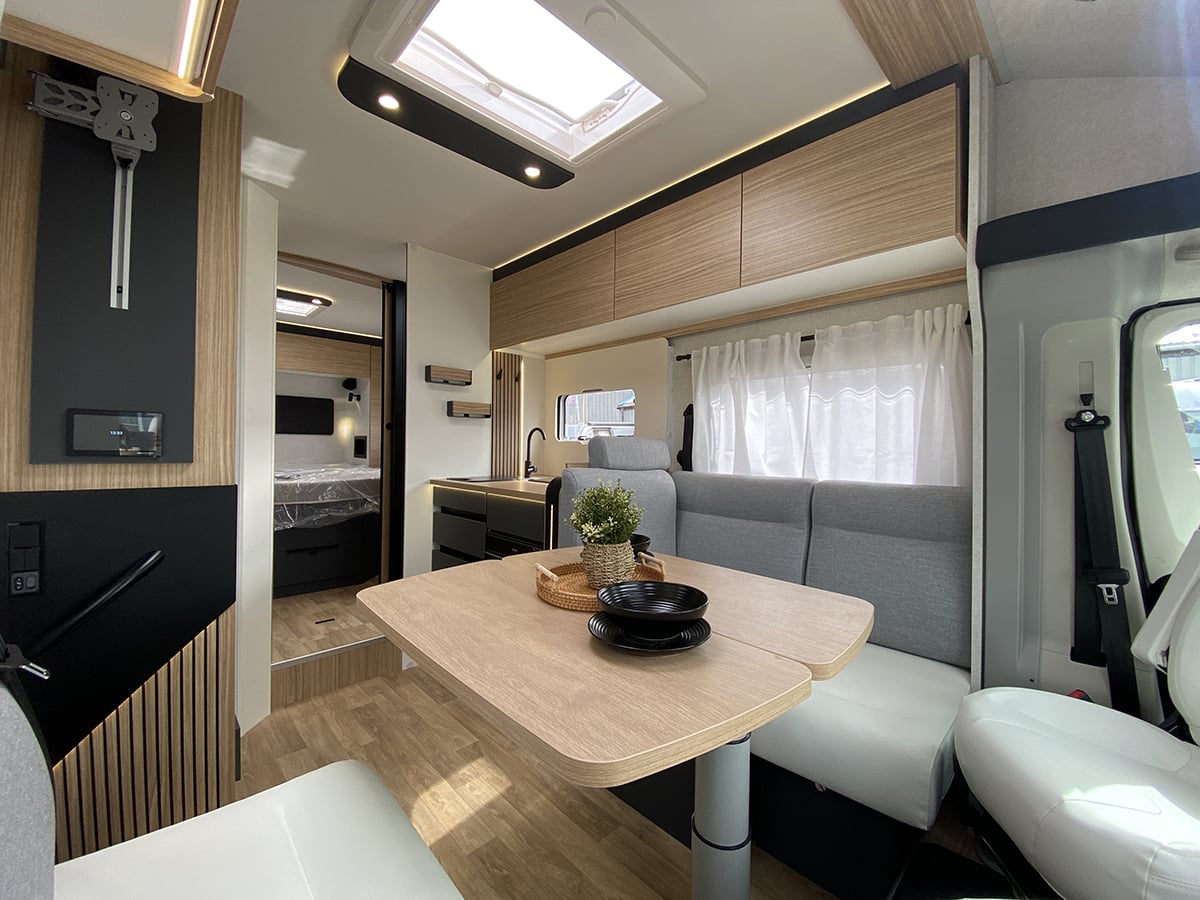 Pilote Evidence P740 FC 2027 for sale - Motorhomes & Caravans in Newark