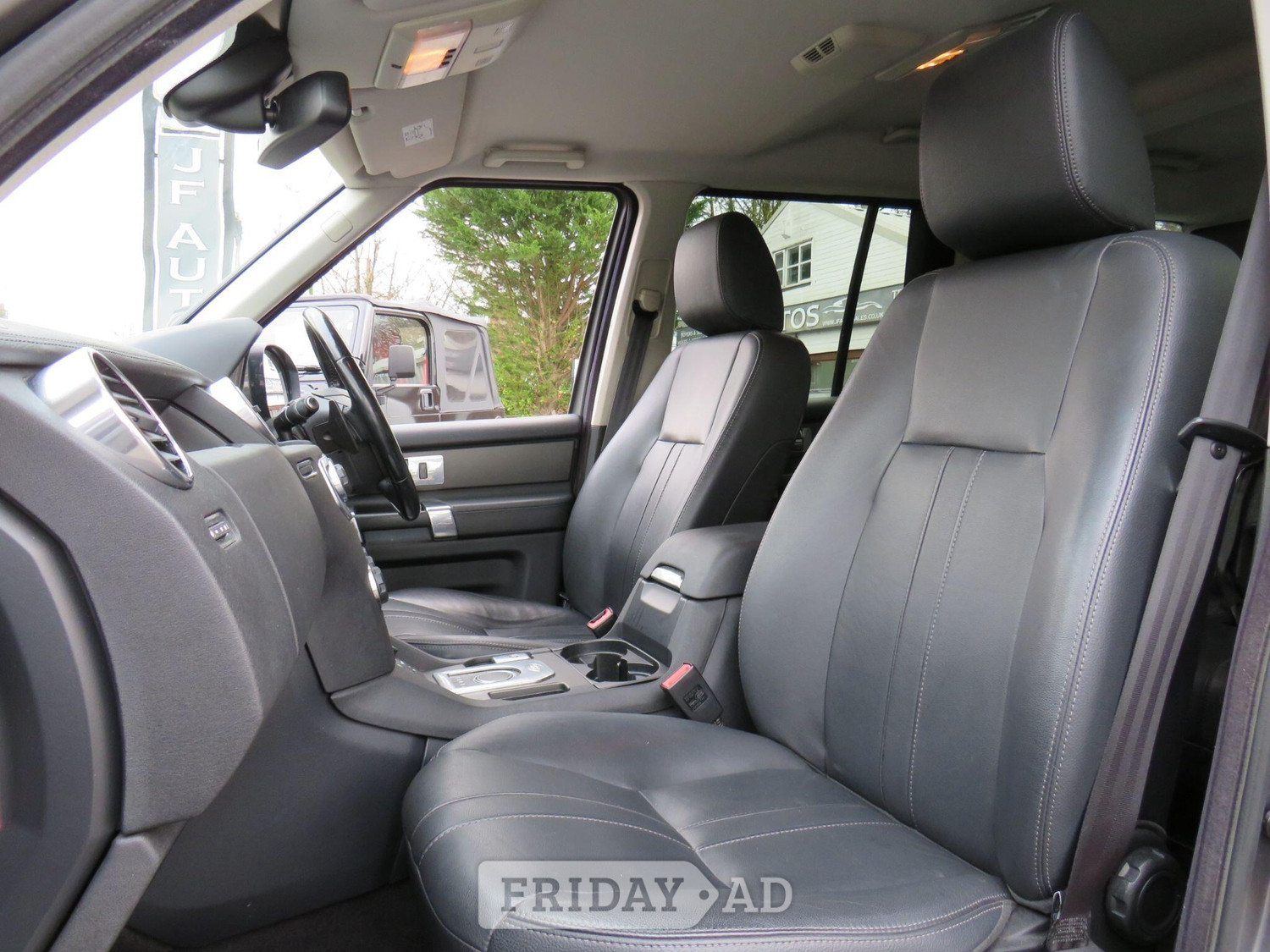 [ berth ]Land Rover Discovery 4