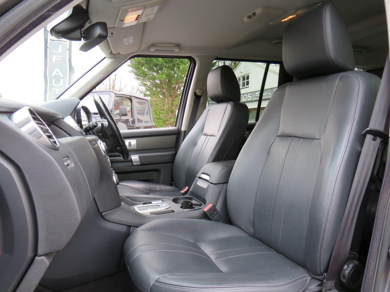 [ berth ]Land Rover Discovery 4