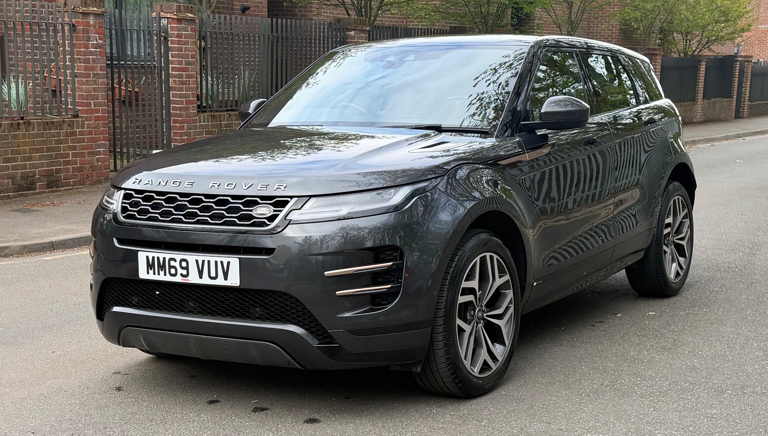 Land Rover Range Rover Evoque Barking
