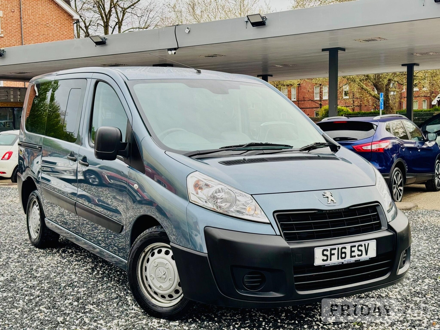 Peugeot Expert Tepee 2016 in Bedford
