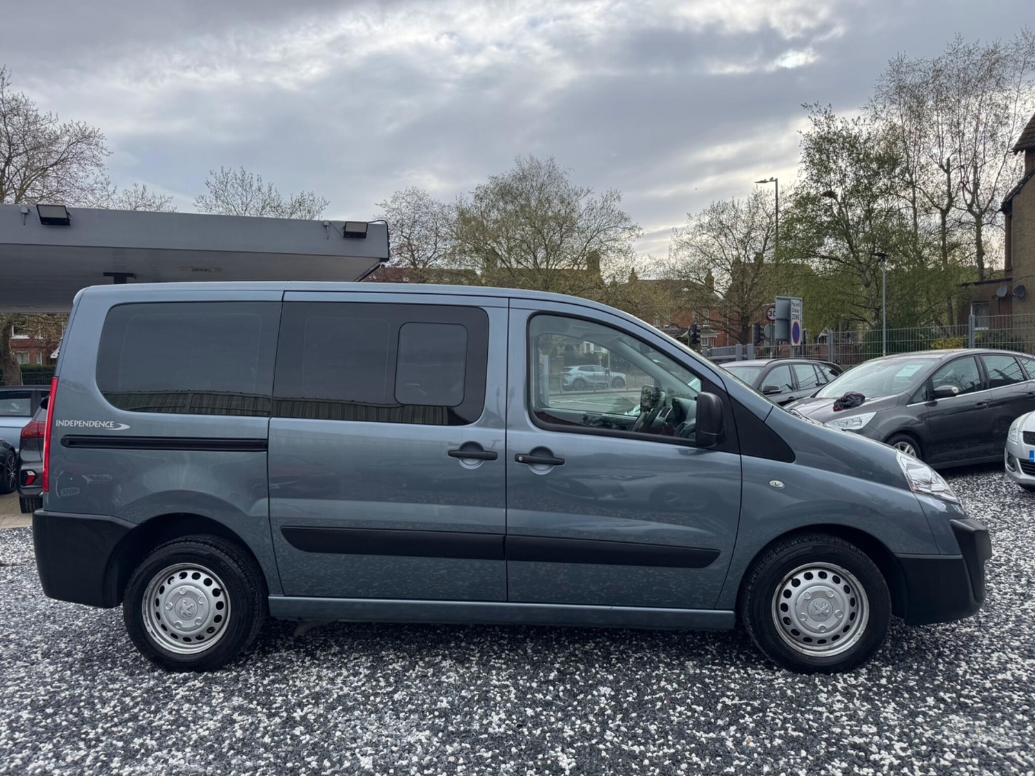 [ berth ]Peugeot Expert Tepee